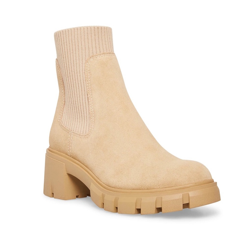 NEW W/ BOX- STEVE MADDEN- HUTCH SAND SUEDE CHUNKY BOOT